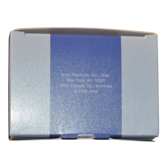 Avon Irish Claddagh Wreath Enamel Pin Badge With Gift Box 3/4" - Picture 4 of 4